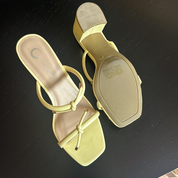 New in box.  TRU Comfort foam Jessa Yellow Block heel. Size 8.5 and 9 - Picture 2 of 3